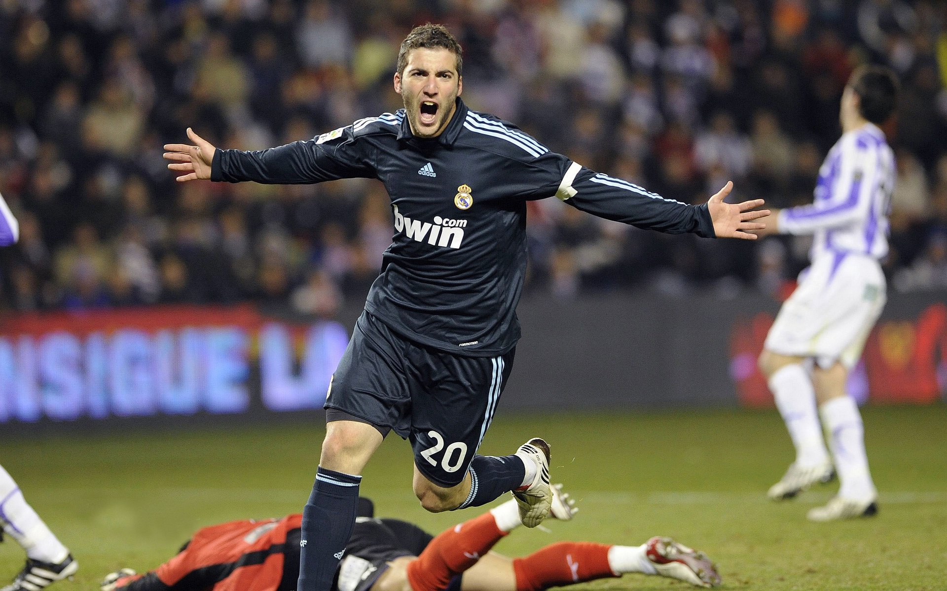 世界杯:多家博彩公司公布赔率 最被看好的四支球队全部出线